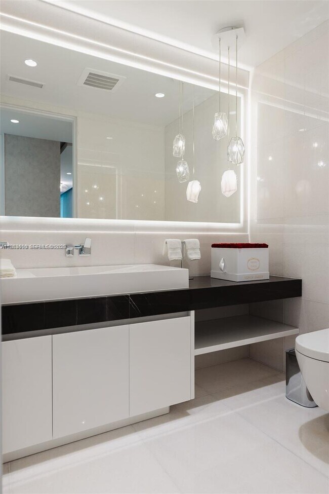 Building Photo - 17975 Collins Ave