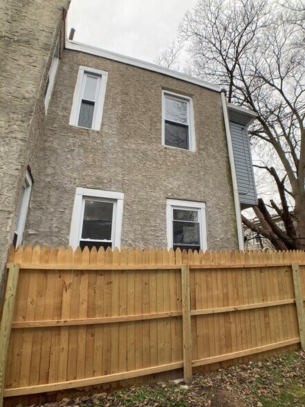 Building Photo - 758 N DeKalb St