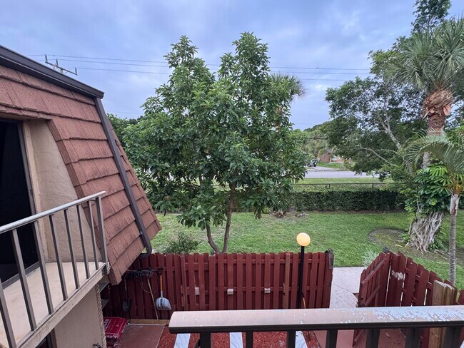 Building Photo - 1458 N Lawnwood Cir