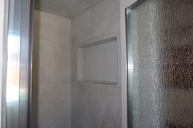 Building Photo - 4819 Royal Oak St