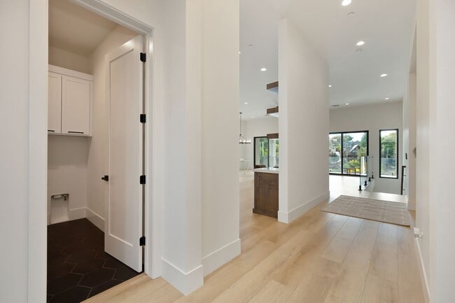 Building Photo - Waterfront 4 bed 4 bath 3,887 sq. ft.