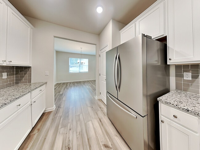 Building Photo - 2860 Saratoga Lake View