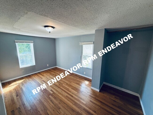 Building Photo - Large 4-Bedroom 2bath Home. Move in Ready! Section 8 Accepted!