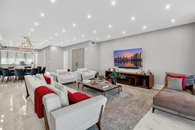 Building Photo - 5000 Island Estates Dr