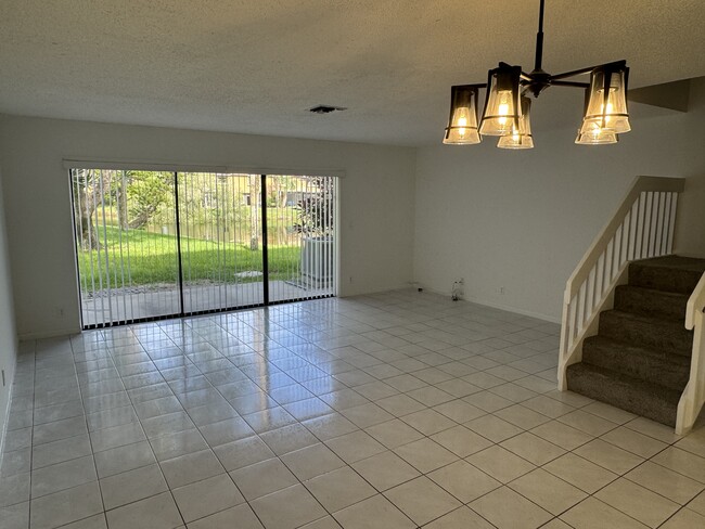 Building Photo - 3733 Carambola Cir N