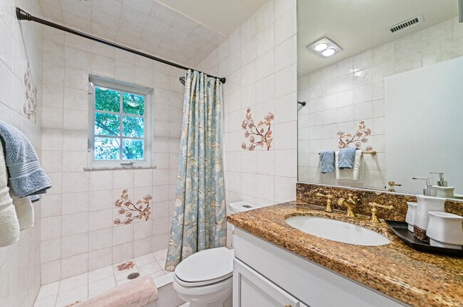 Building Photo - 825 Marbella Ln