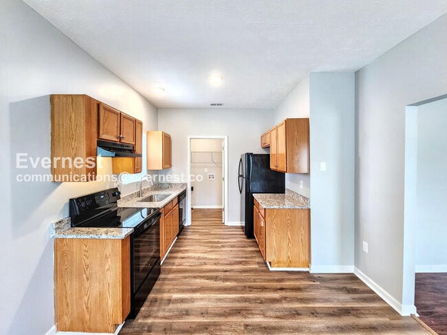 Building Photo - 476 Dove Way