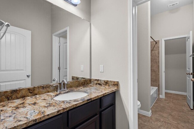 Building Photo - 2923 Bluffstone Dr