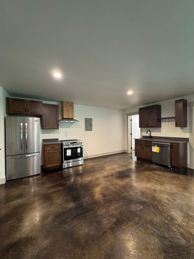 Building Photo - Luxury Rural Home Close to Town for Lease
