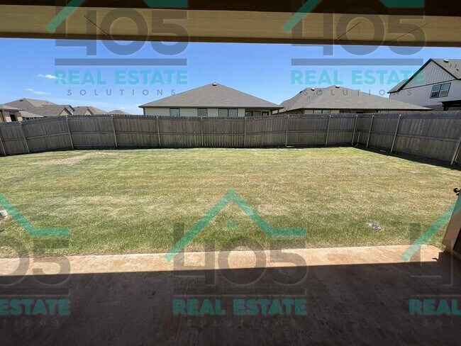 Building Photo - 5 Bedroom Dream Home