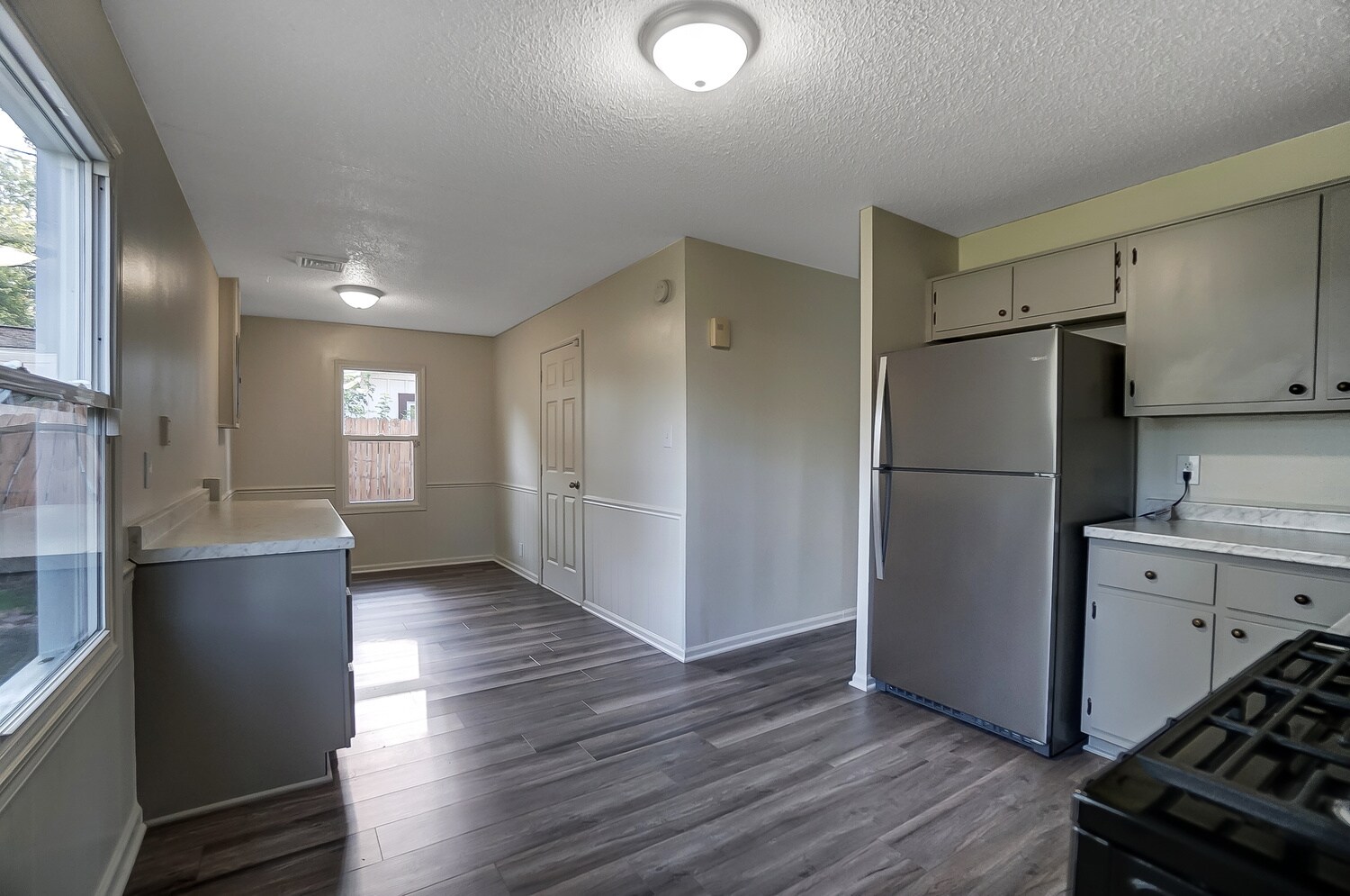 Building Photo - 1107 Larch Ln