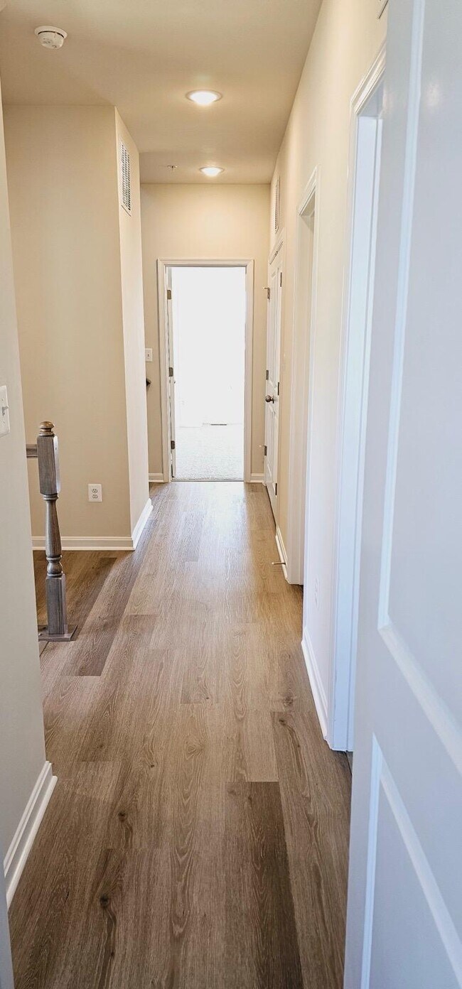 Building Photo - 2550 Hopton Ln