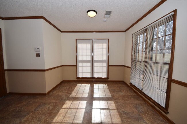 Building Photo - Very nice 3 bed 2 bath home near E. Holmes...
