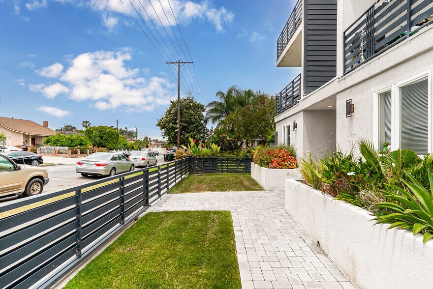 Building Photo - 11637 Kittridge St
