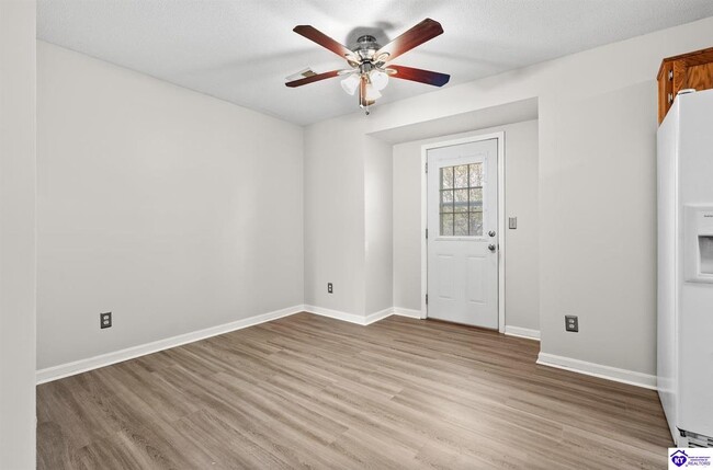 Building Photo - 1302 Williamsburg Dr