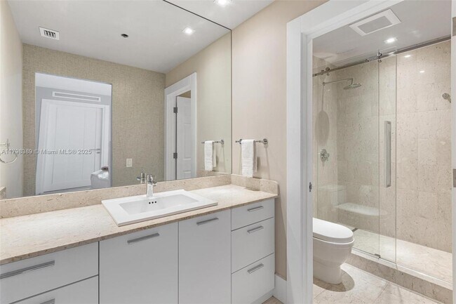 Building Photo - 2021 Fisher Island Dr