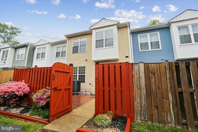 Building Photo - 2867 Shepperton Terrace