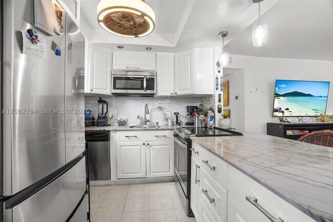 Building Photo - 181 Lyndhurst L