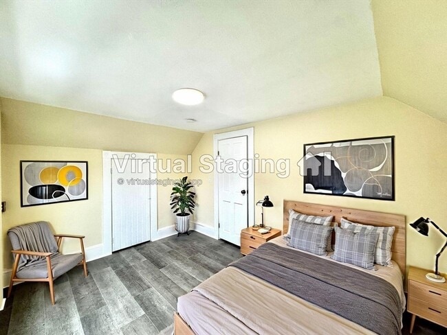 Building Photo - 98 Safford St