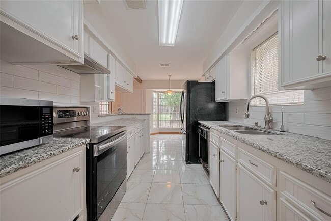 Building Photo - 12111 Pompano Ln