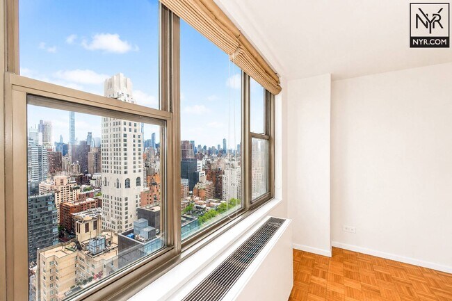 Building Photo - 301 E 79th St