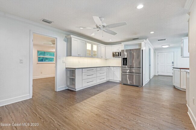 Building Photo - 409 Finch Dr