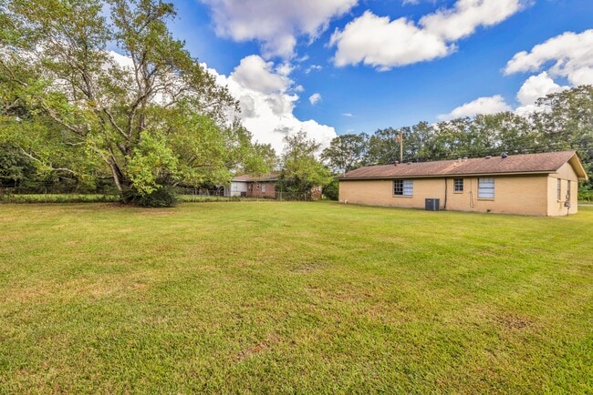 Building Photo - 9701 MS-613