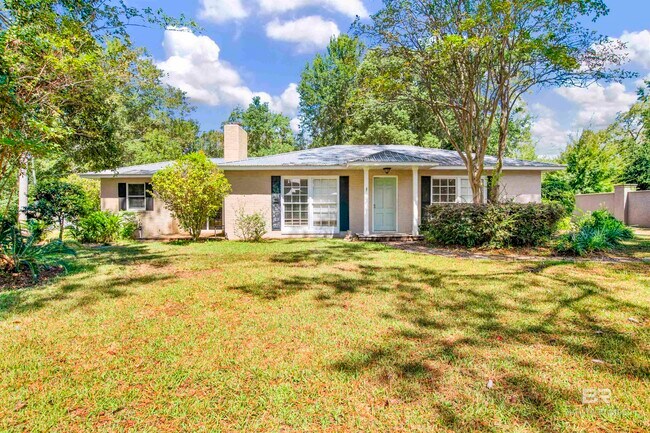Building Photo - 703 Belrose Ave