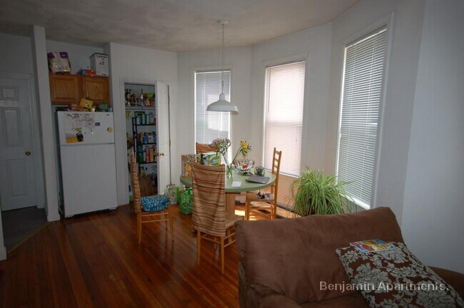 Building Photo - 58 Mansfield St