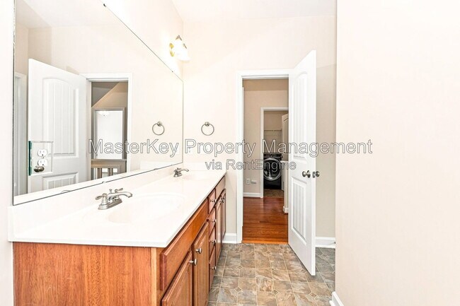 Building Photo - 725 Keystone Park Dr