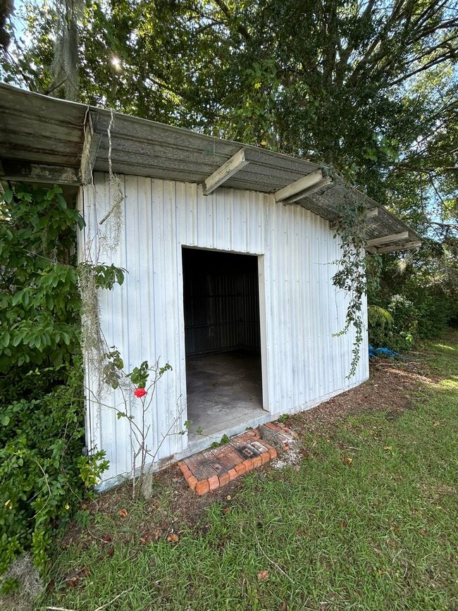 Building Photo - Newly remodeled 4bd/3bath including an att...