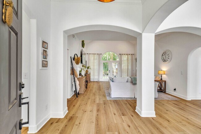 Building Photo - Gorgeously Updated 4 Bed/3.5 Bath in Tranquilla Hall - Buckhead