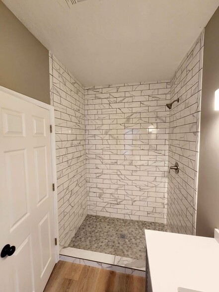 Primary Photo - 1921 Pearl Pl