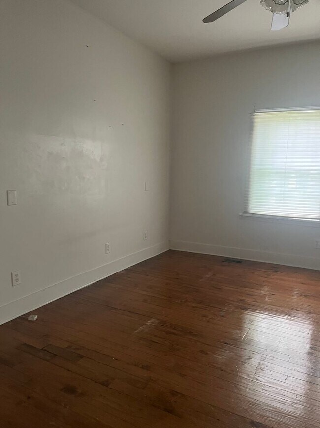 Building Photo - 123 Pond Dr