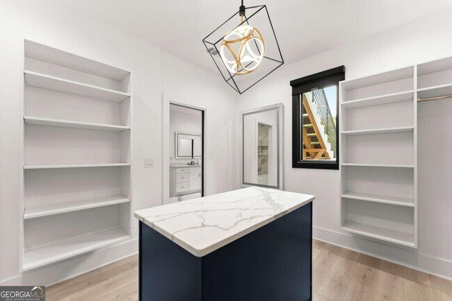 Building Photo - 151 S Pointe Dr