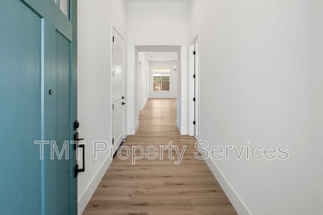 Building Photo - 9046 Ventura St