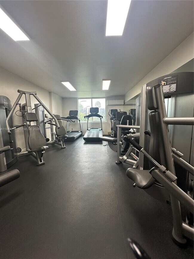 Building Photo - 919 Hillcrest Dr