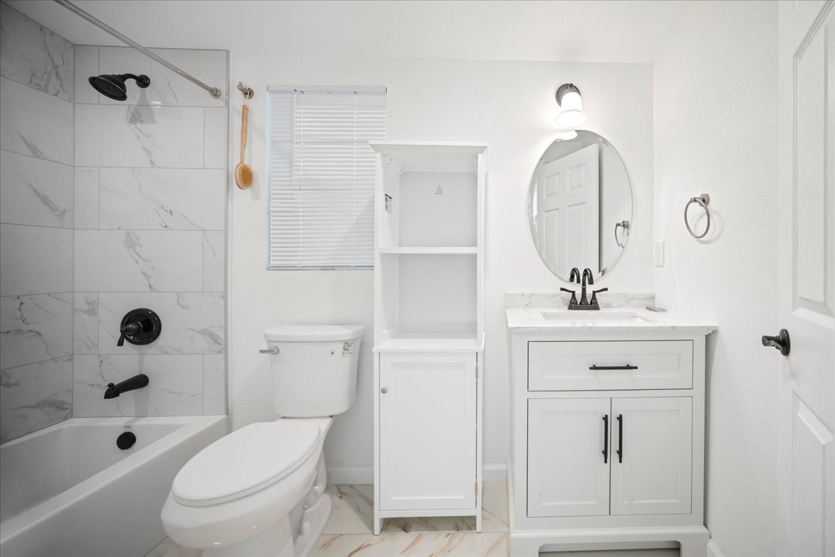 Building Photo - 273 W Carmel Valley Rd