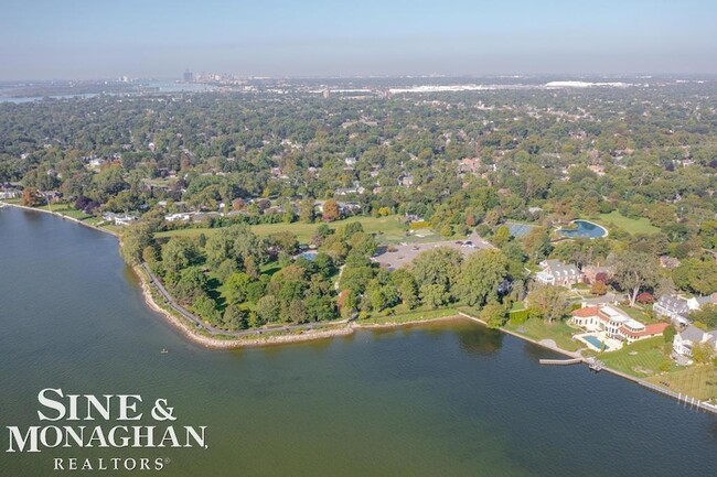 Building Photo - 744 Trombley Rd