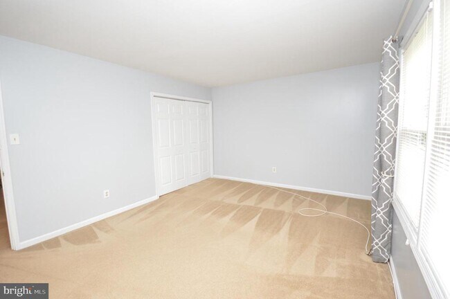 Building Photo - 7017 Lombard Ln