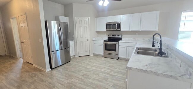 Building Photo - 8700 Northwood Creek Dr