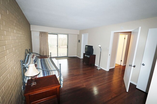 Building Photo - 3-bedroom, 3 bathroom furnished home in Saint Joseph