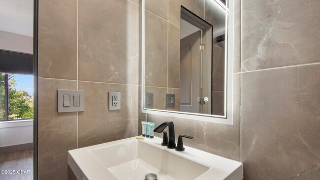 Building Photo - 131 Kimberly Dr