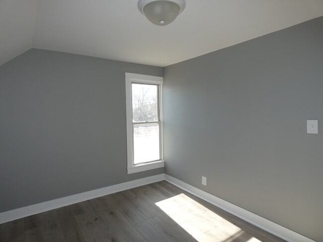 Building Photo - 391 E Marsile St