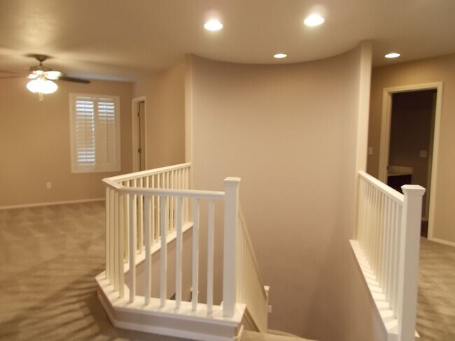 Building Photo - Spacious 3-Bedroom Cul-de-Sac Home in Prime Location