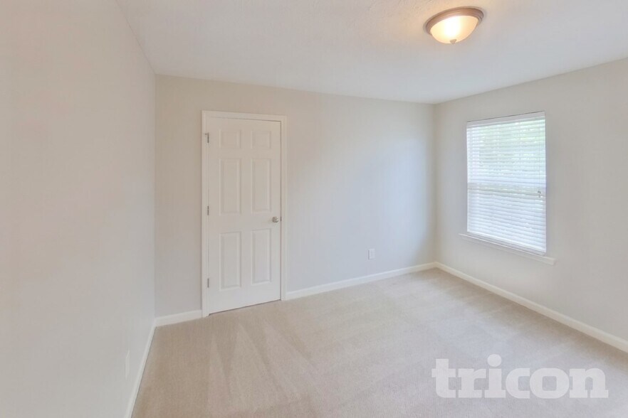 Building Photo - 6429 Sunnywood Dr