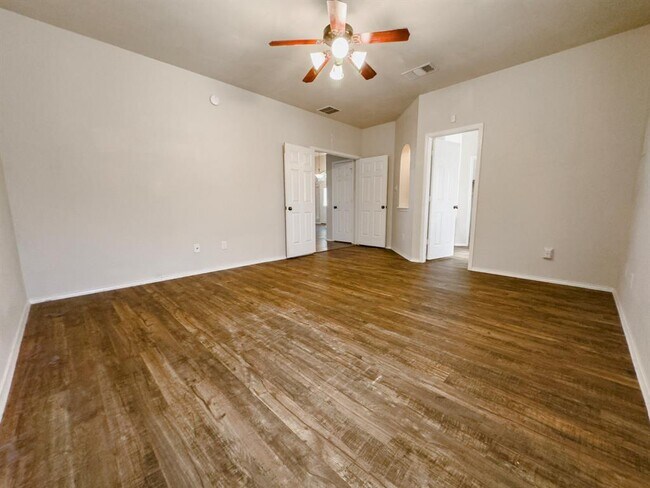 Building Photo - 320 Peanut Dr