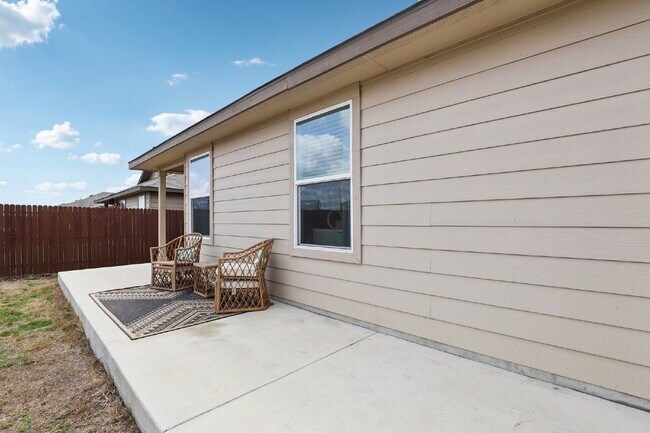 Building Photo - "Charming 3-Bedroom Haven with Granite Elegance in San Antonio!"