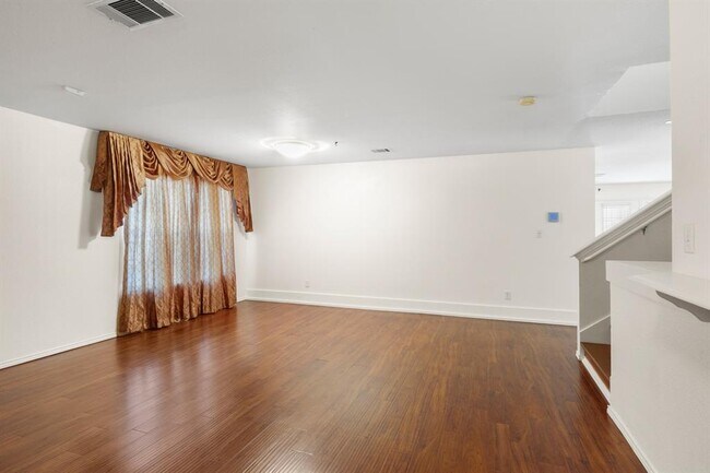 Building Photo - 300 Emerald Fields Ln