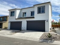 Building Photo - 532 Autumn Breeze Cir